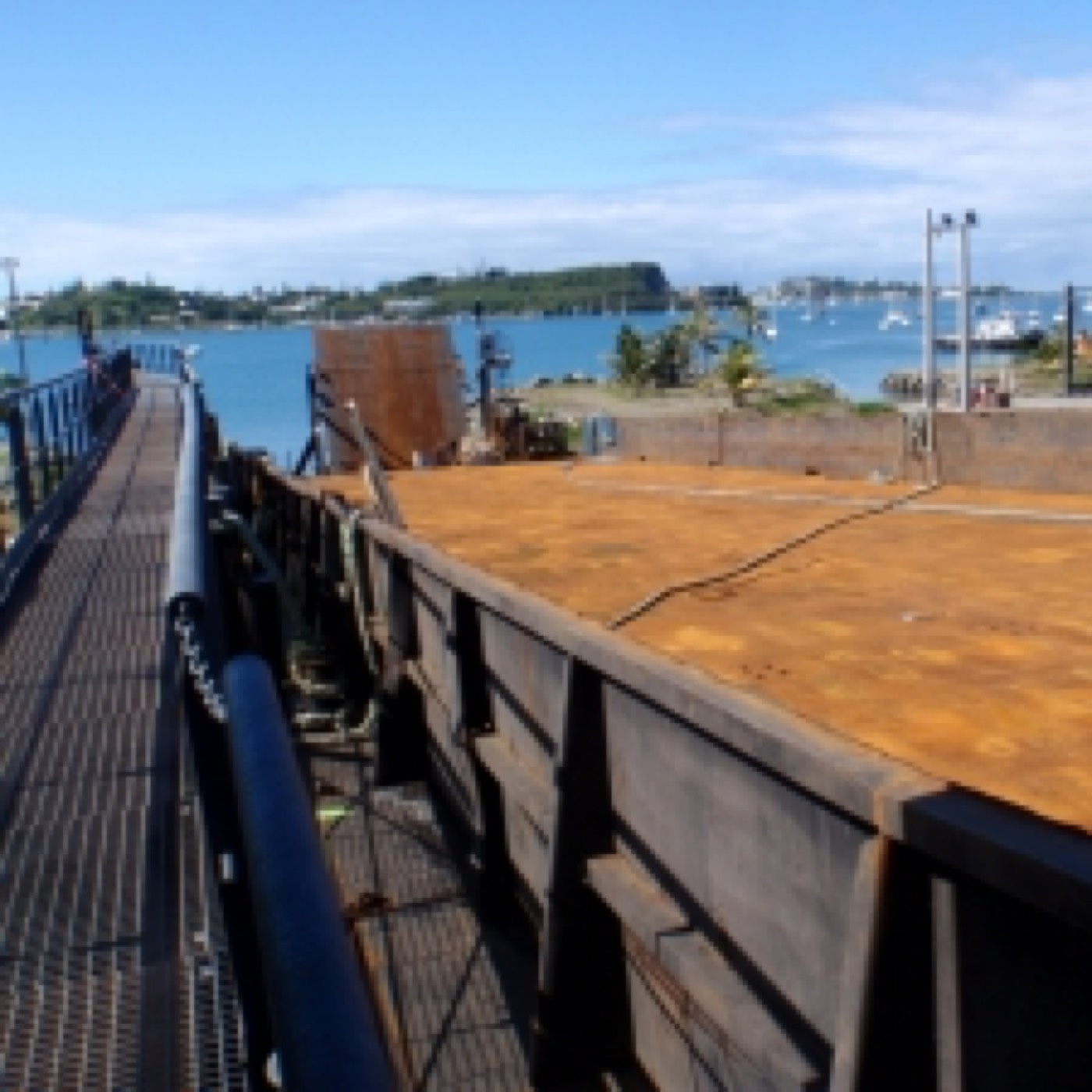 Barge CAPRICORNE et son Remorqueur sur le Récif — ETSM Nouvelle-Calédonie 10