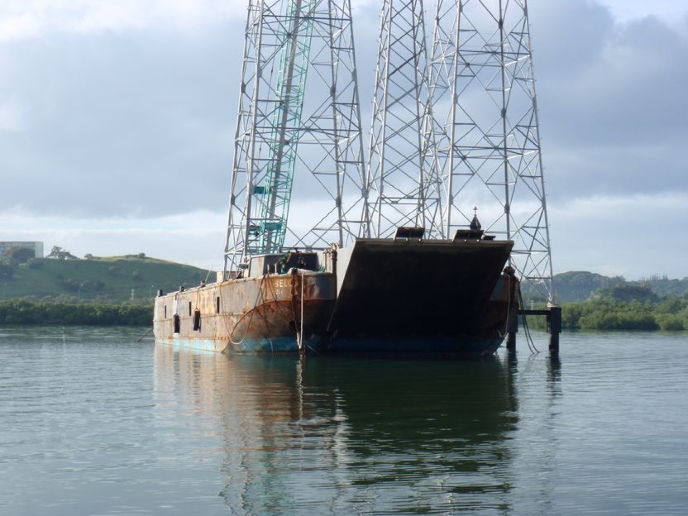 Les pylônes électriques en baie de Dumbéa — ETSM Nouvelle-Calédonie 2